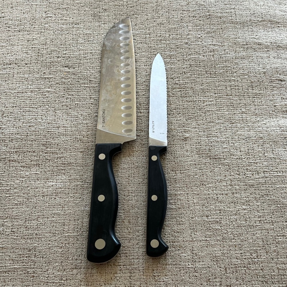 Emeril Lagasse 2 Pc Knife Set 7 Inch Santoku and 5 Inch Serrated Utility Knife